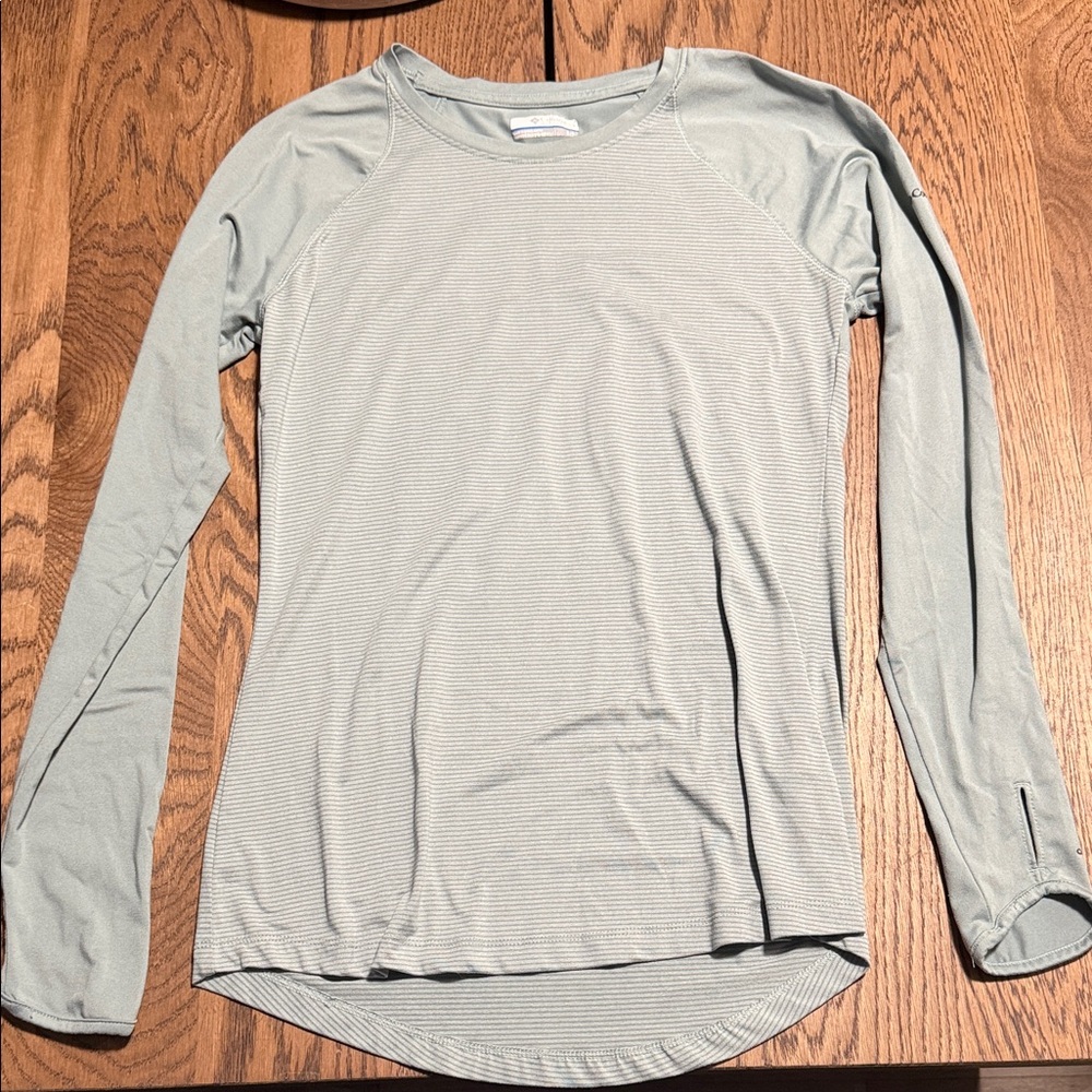 Columbia Women's greenish Long Sleeve Tee